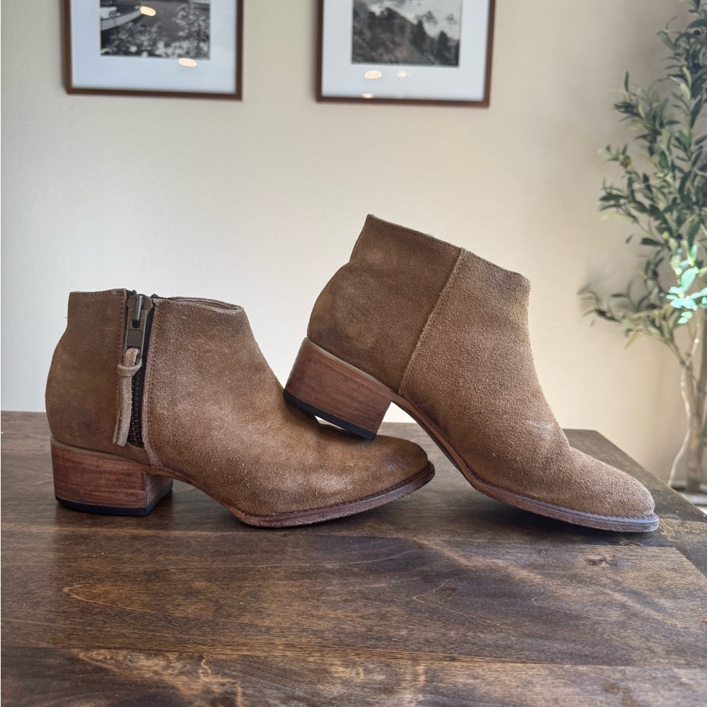 Women's Freebird Tan Onyx Suede Ankle Boots